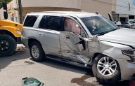 Participan en un accidente transporte de personal y vehículo particular en Acuña