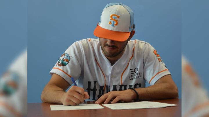 Staten Island native Matthew Zguro signs with FerryHawks, shines in pro debut