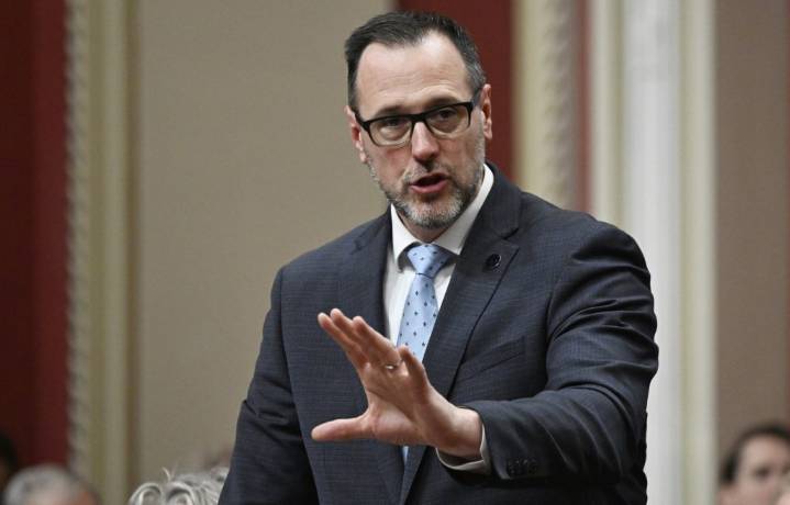 Quebec government to ban prayer in public places