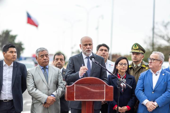 ¿Qué tal? Alcalde de Arica pide endurecer Ley de Migración y dar más atribuciones a militares en frontera