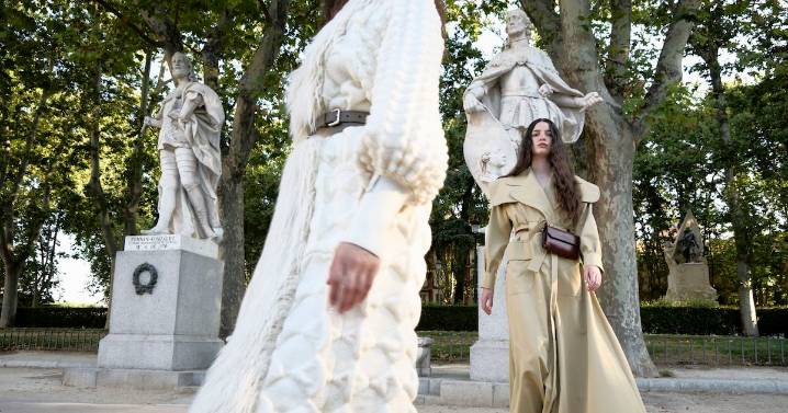 Diseñadores y joyeros afinan detalles para la Semana de la Moda de Madrid