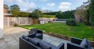Height garden hedge can be before neighbour can file official complaint
