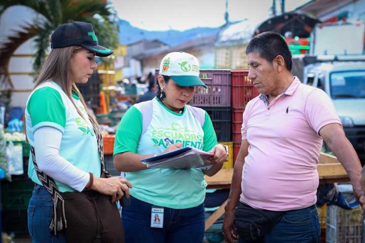 Alcaldía puso en marcha el ‘Escuadrón Ambiental’ para fortalecer limpieza en plazas de mercado