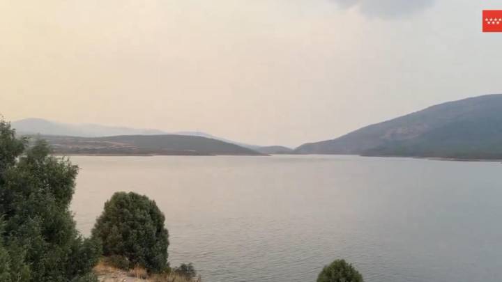 Rescatan a 19 excursionistas, a punto de ahogarse, tras volcar sus kayaks en un embalse de Madrid