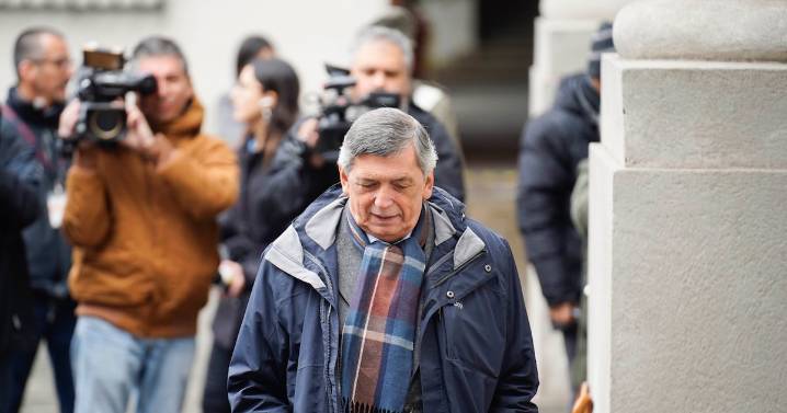 “Es un político avezado, lo que hace es con un sentido”: DC y PS ponen en duda el apoyo de Carmona a Jara