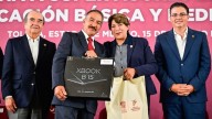 Delfina Gómez, entregó laptops a supervisares de educación media y básica
