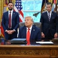 Trump eyes N.Korea meet as he ambushes S.Korea leader
