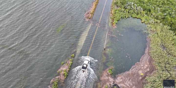 VIDEO: Hurricane Erin causes flooding, massive waves in Queens and on Long Island