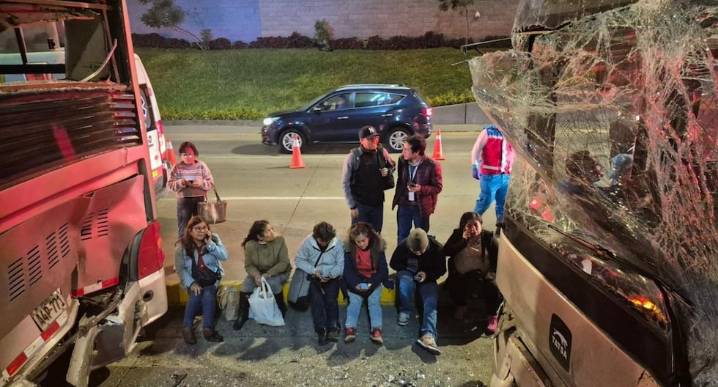 Triple choque de buses del Metropolitano deja más de 30 heridos cerca de la estación Angamos | ATU 