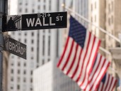 Wall Street cae tras dato de inflación; Fed podría bajar tasas