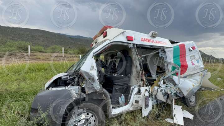 Muere bebé en accidente de ambulancia y trailer en la Saltillo
