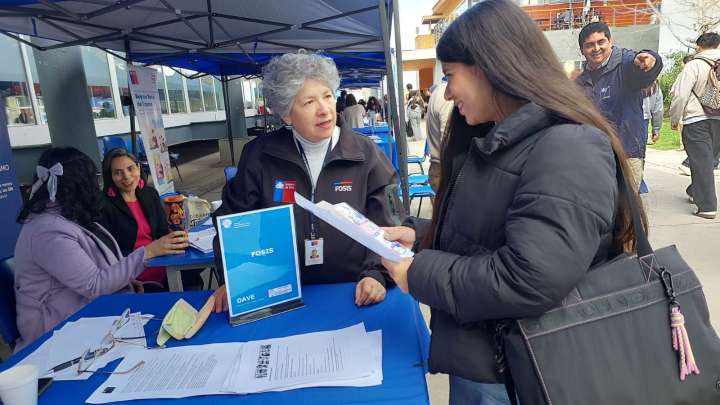 Trámites y beneficios estatales se acercan a la comunidad universitaria con feria de servicios públicos