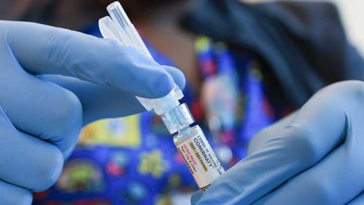 Sanidad separa las campañas de vacunación de gripe y covid por la baja circulación del coronavirus