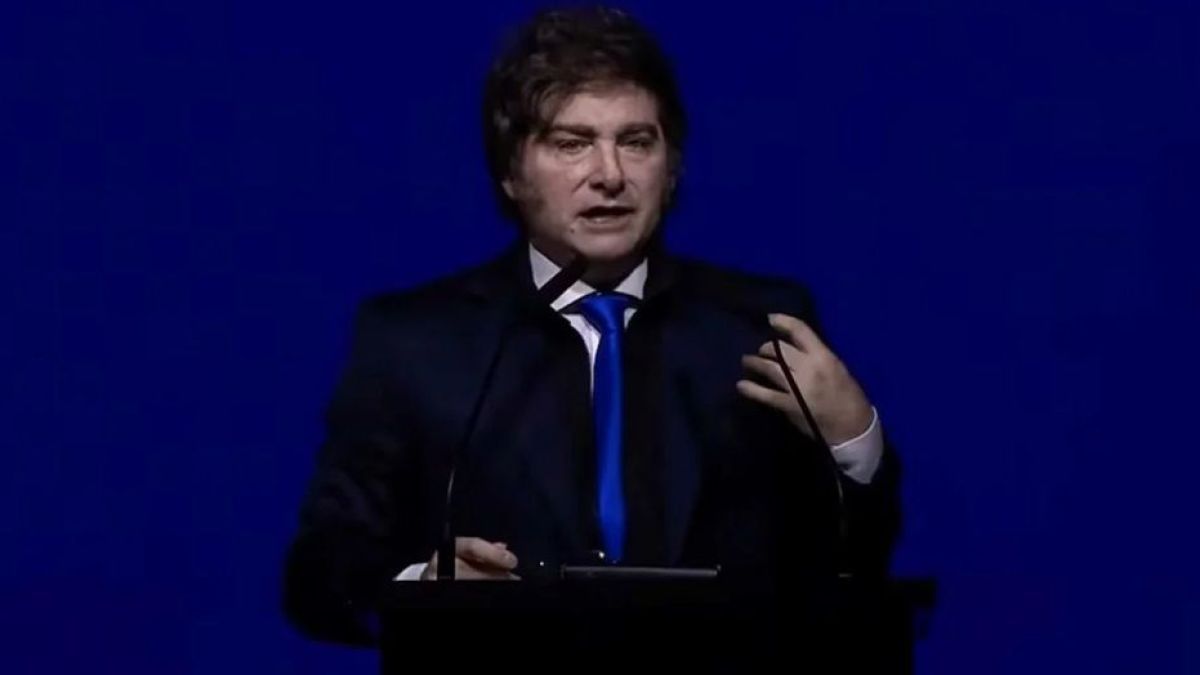 Milei habló en Rosario y evitó referirse al escándalo de las coimas