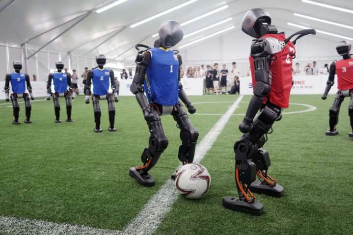China inaugura los primeros Juegos Mundiales de Robots Humanoides -
