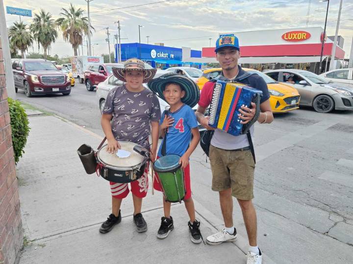 Familia le pone ritmo a las tardes de intenso tránsito