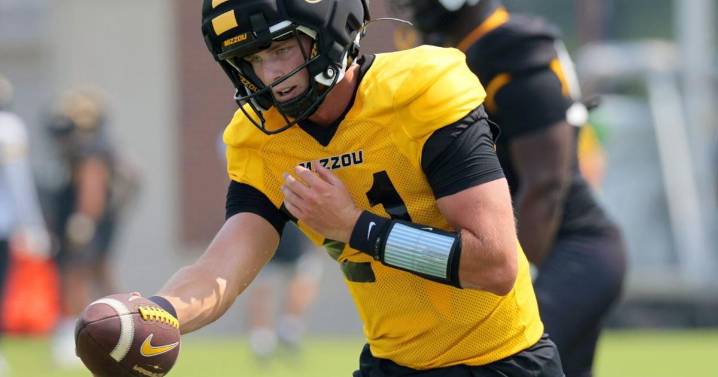 Mizzou QB competition derailed as Horn leaves with injury