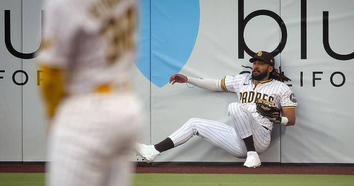 Tatis makes spectacular leaping catch to rob Devers of a home run