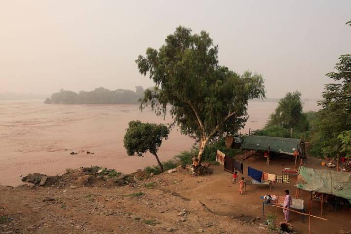 Pakistan says floods made worse by Indian action