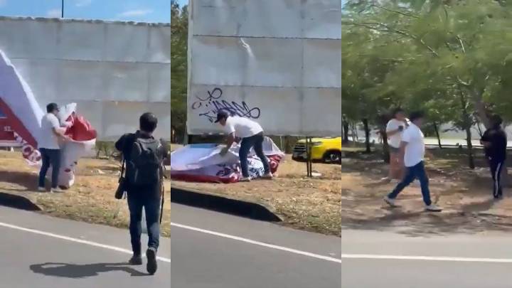 Hombre desciende de un vehículo y arranca la valla con anuncios de recompensa por la captura de Nicolás Maduro y Diosdado Cabello en la vía Colombia
