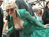 Del cine porno y la banca como diputada a las estafas y almuerzos para fans: así está la Cicciolina a los 73 años