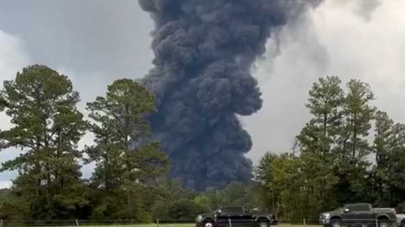 Wild video shows large plume of smoke from Smitty's plant explosion in Roseland