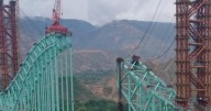 Derrumbe de puente deja al menos 12 muertos en China