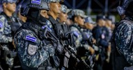 El Salvador afirma que destruyó el mando de las pandillas, pero mantiene régimen de excepción
