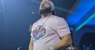 ¡Dembow en la casita! El Alfa sorprende como invitado en el concierto de Bad Bunny