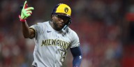 Andruw Monasterio's homer gives Brewers 14th straight win