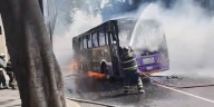 Se incendia un camión de transporte público en el Centro CDMX alcaldía Cuauhtémoc, no se reportan heridos