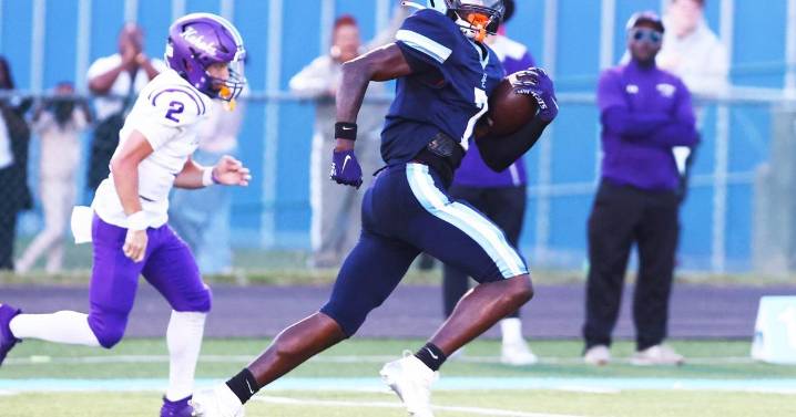 James Johnson makes big impact early as Belleville East rolls past Collinsville