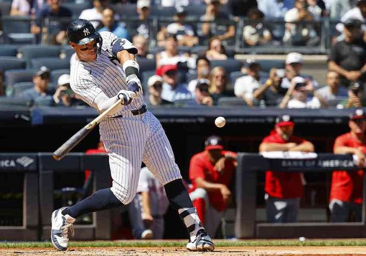 Suarez slugs second three-run blast in two days