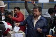 “Saldremos de esta crisis económica”, promete candidato presidencial de Bolivia