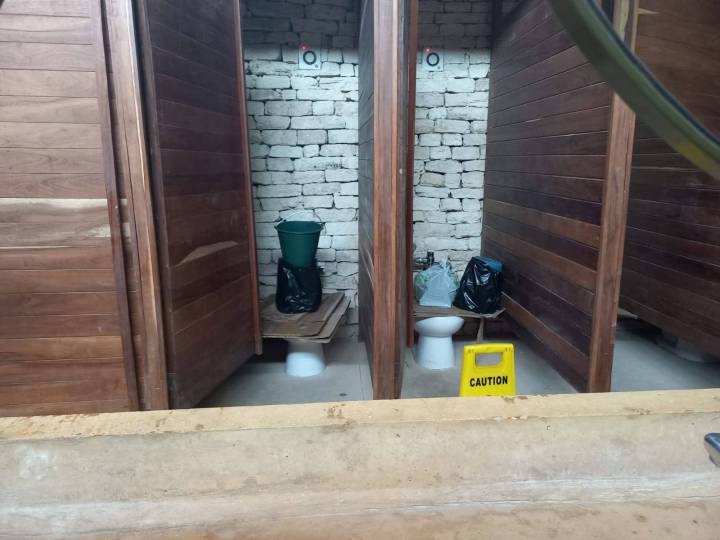 Usuarios denuncian mal estado de baños en el Parque del Jaguar pese a altos cobros