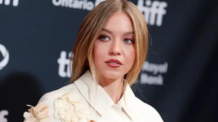 Sydney Sweeney enfrentó ruptura en silencio durante rodaje de 'The Housemaid'