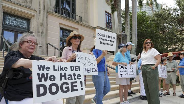St. Petersburg residents rally against Florida DOGE visits