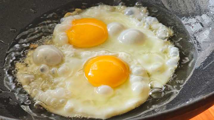 The Type Of Oil You Should Be Using For Fried Eggs