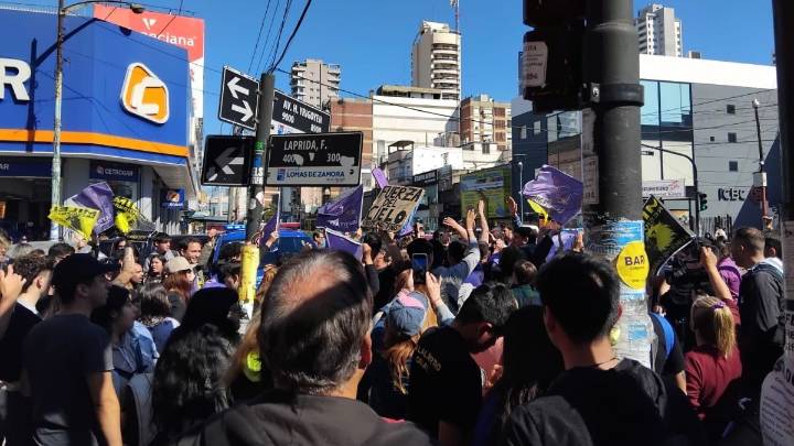 El intendente de Lomas de Zamora condenó la agresión a Javier Milei: "En ningún caso puede aparecer la violencia en situaciones políticas"