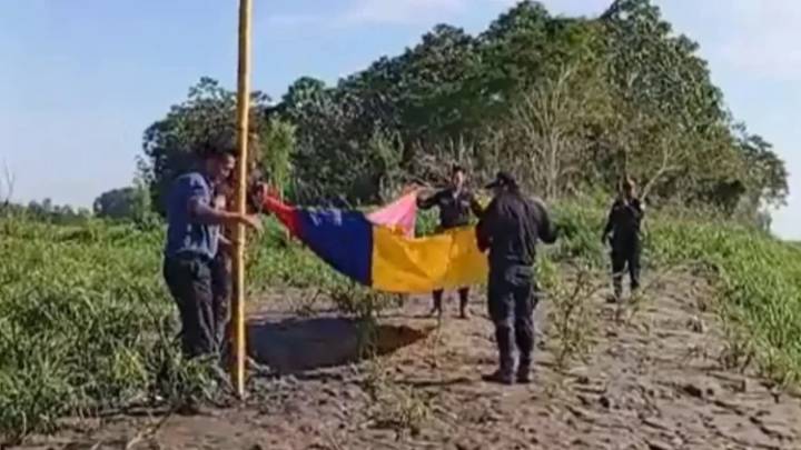 Perú retira bandera colombiana en isla Santa Rosa, elevando las tensiones diplomáticas