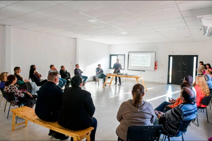 Deslizamiento de barranca: El Municipio dialogó con vecinos de barrio Mariano Moreno
