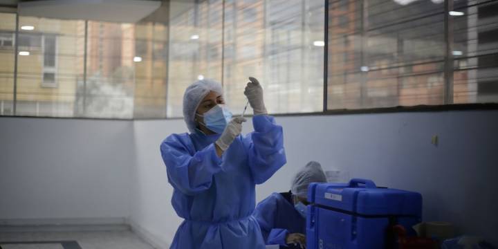 Cobertura de vacuna contra el VPH en Colombia solo llega al 19,5 %, lejos de la meta nacional fijada