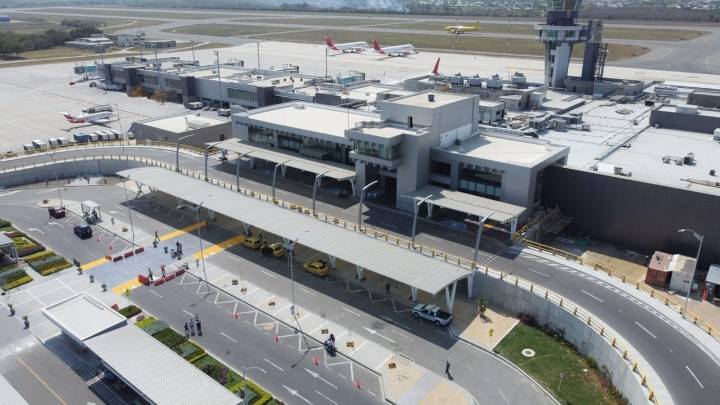 ¿Quién es el pasajero que presentó quebrantos de salud en un avión y murió tras aterrizaje de emergencia en Barranquilla? Esto se sabe