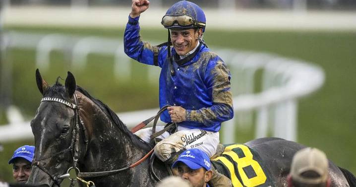Sovereignty romps to 10-length win in Travers, capping a dominant summer