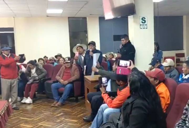 Puno: Se “sacan los ojos” en el sindicato de construcción