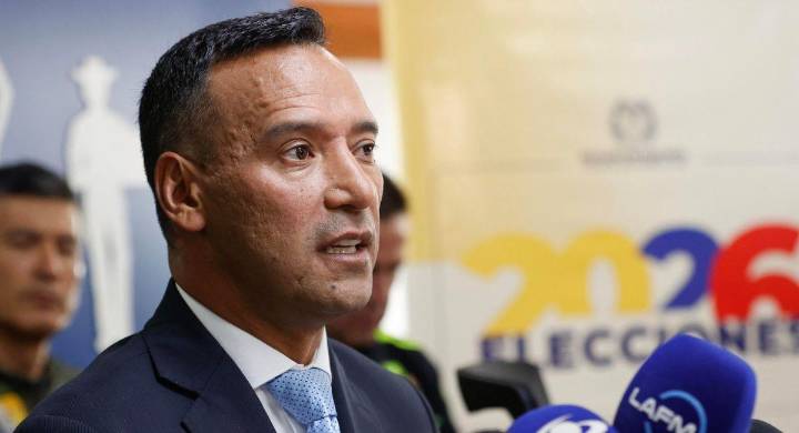 Le subió el vidrio: El ministro de Defensa negó tener diálogos directos con Nicolás Maduro