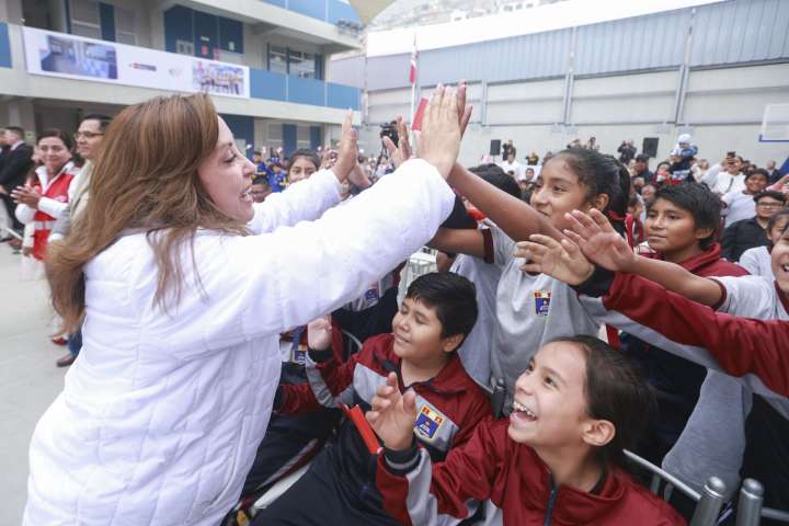 Presidenta: Destinamos más de S/ 11 mil millones para infraestructura educativa