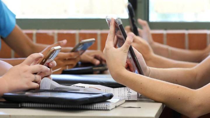 Educación pone coto al uso de pantallas en los colegios aragoneses