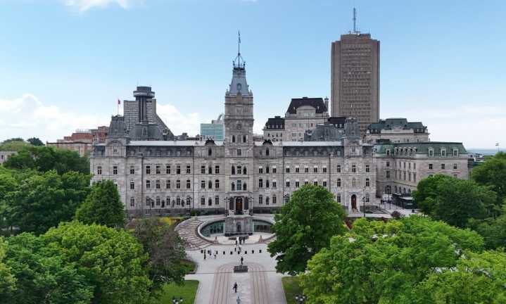Quebec MNAs receive nearly $10,000 salary increase
