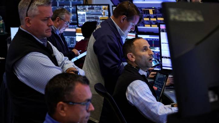 Tech Stocks Pressure Wall Street as Caution Sets in Ahead of Fed Meet